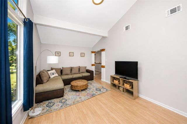 133 Oakhurst Drive, Bedford, TX 76022