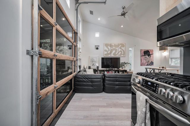 2928 E 13th ST B, Austin, TX 78702