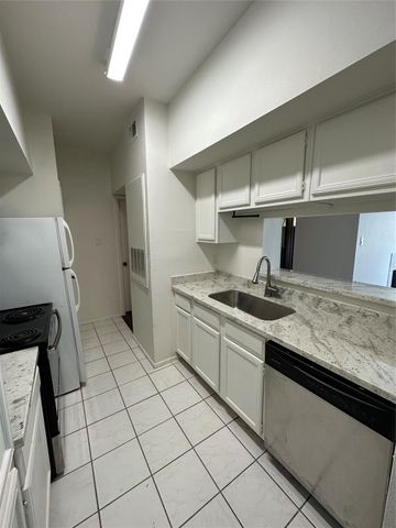 2025 Augusta Drive 203, Houston, TX 77057