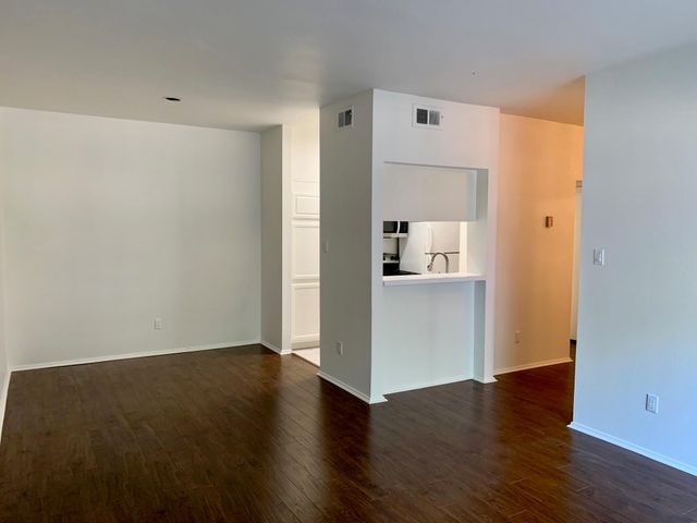 2025 Augusta Drive 203, Houston, TX 77057