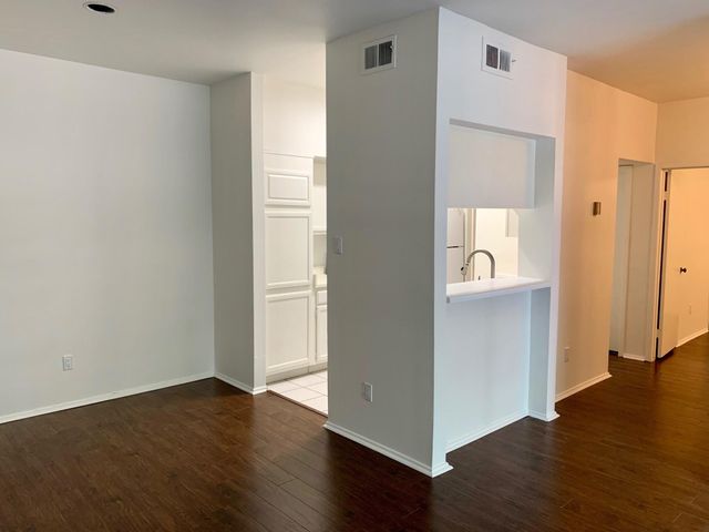 2025 Augusta Drive 203, Houston, TX 77057