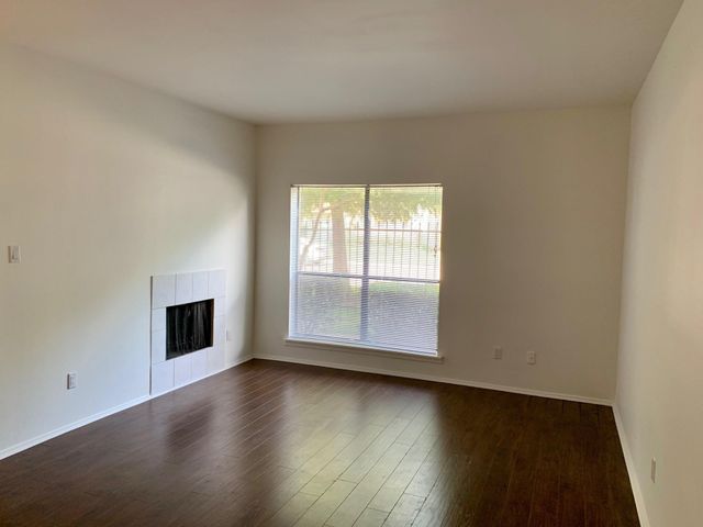 2025 Augusta Drive 203, Houston, TX 77057