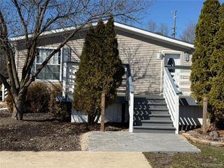 100 Riverview Circle, Saline Township, MI 48176
