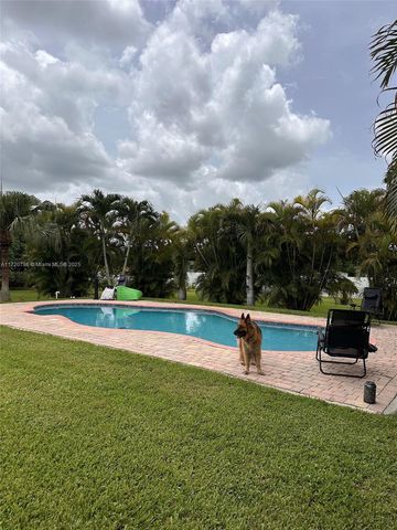 19470 SW 212th St, Miami, FL 33187