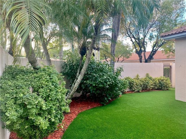 692 SW 158th Terrace, Pembroke Pines, FL 33027