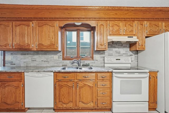 38 Prospect St, Ludlow, MA 01056