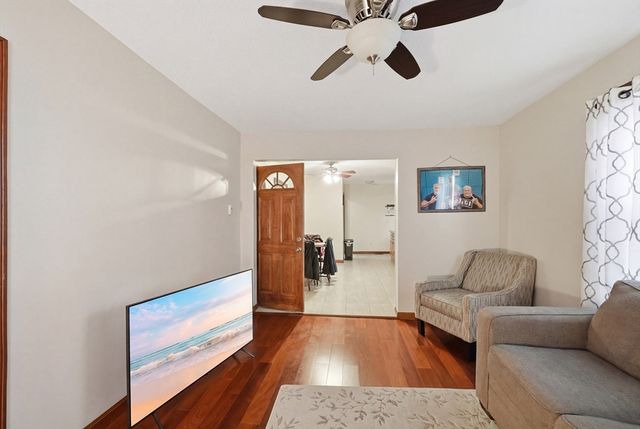 38 Prospect St, Ludlow, MA 01056