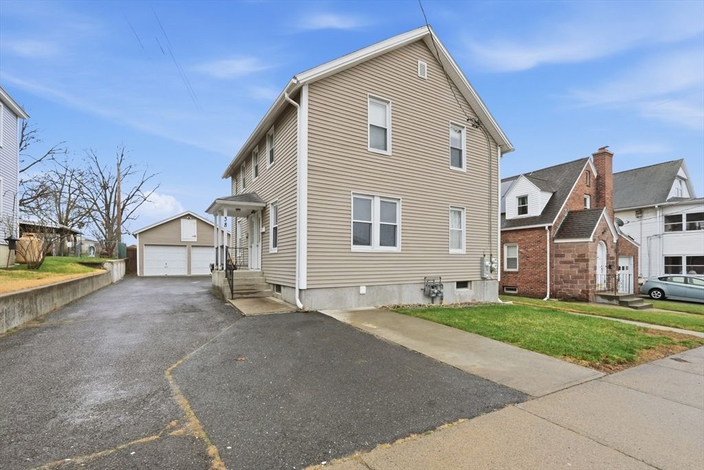 38 Prospect St, Ludlow, MA 01056