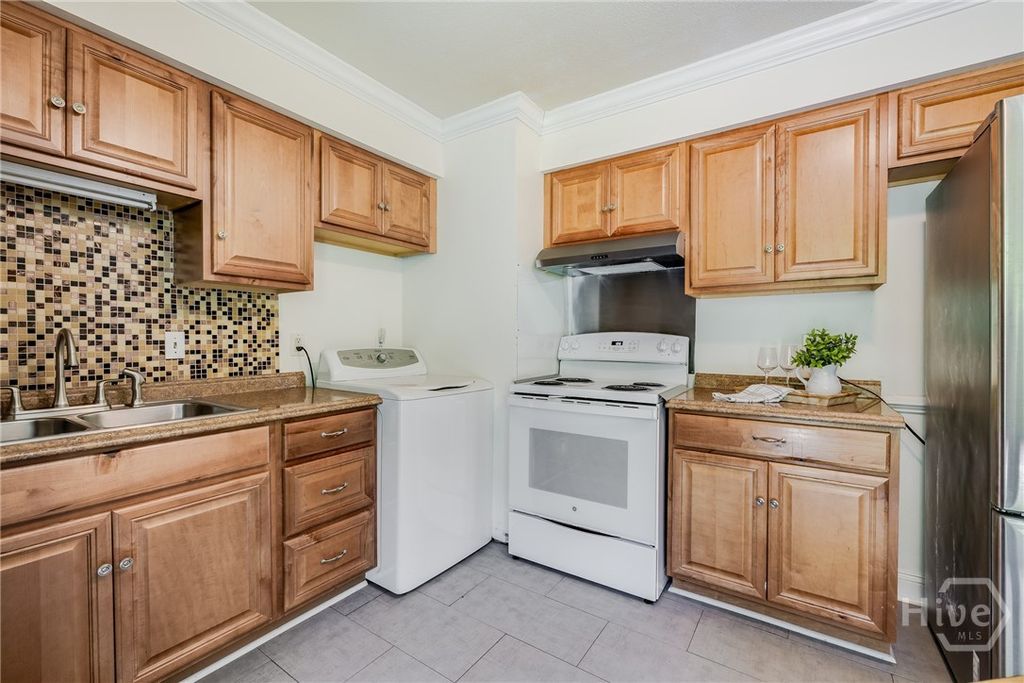 Image 14 of property listing at 1642 Eleanor Street, Savannah, GA 31415