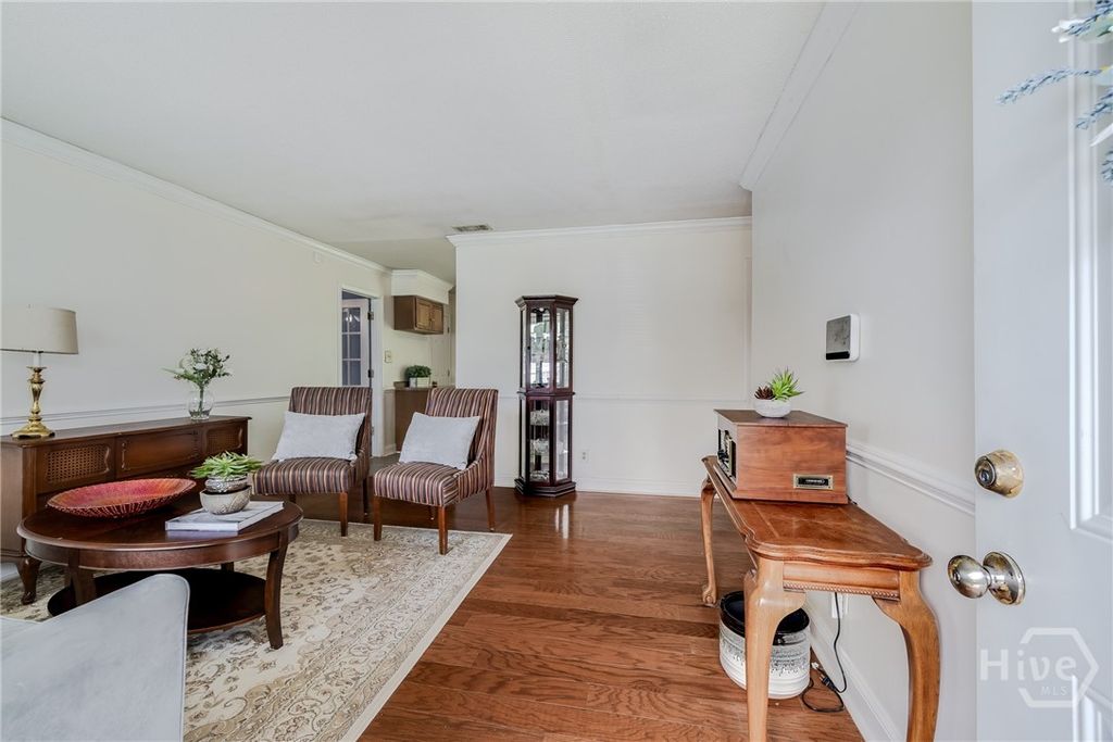 Image 4 of property listing at 1642 Eleanor Street, Savannah, GA 31415