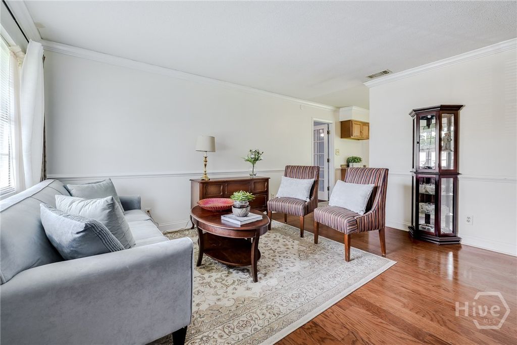 Image 5 of property listing at 1642 Eleanor Street, Savannah, GA 31415