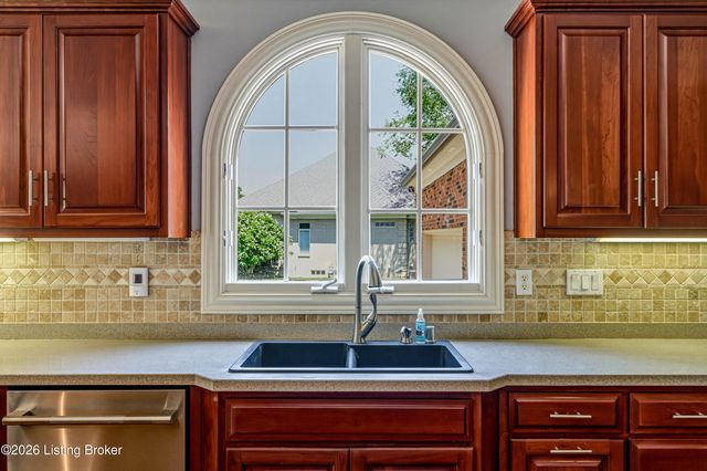 6813 Windham Pkwy, Prospect, KY 40059