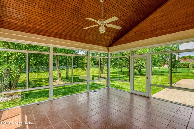 6813 Windham Pkwy, Prospect, KY 40059