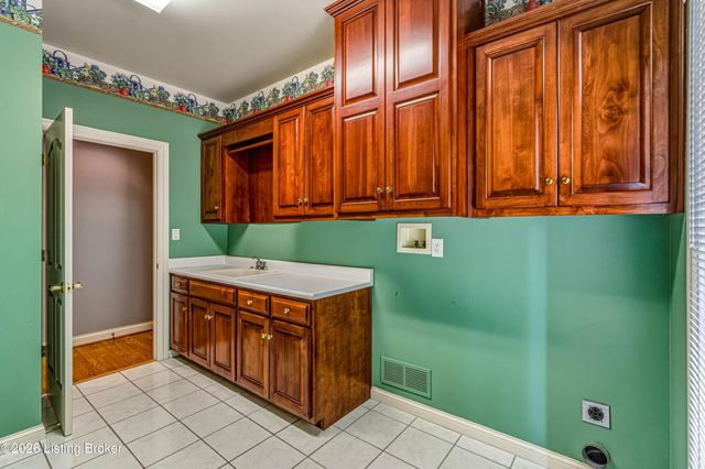 6813 Windham Pkwy, Prospect, KY 40059