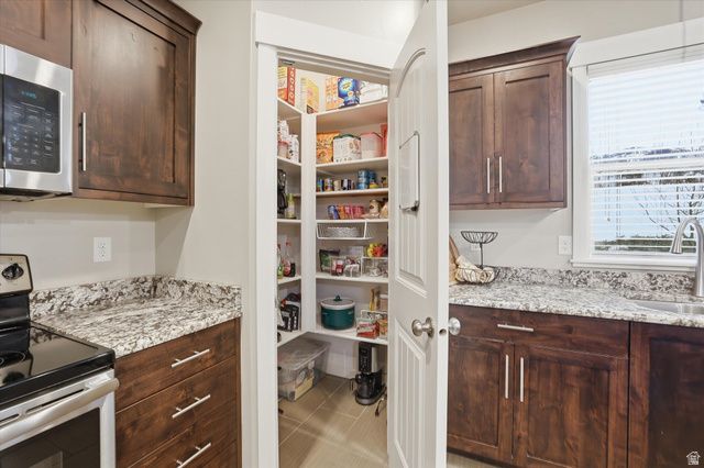 522 N 800 E, Hyde Park, UT 84318