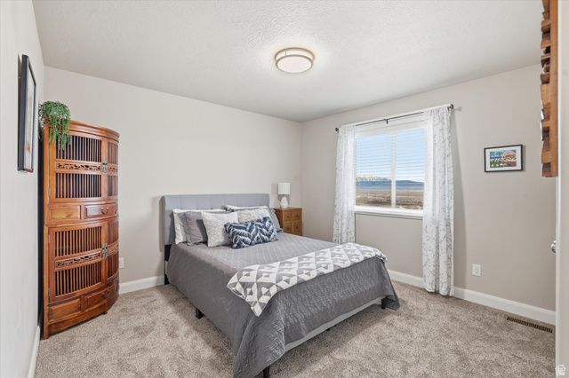 522 N 800 E, Hyde Park, UT 84318