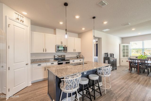 1094 River Falls Circle, Deland, FL 32720