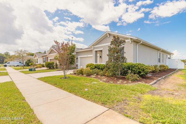 1094 River Falls Circle, Deland, FL 32720
