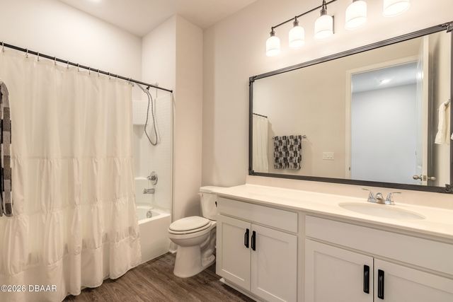 1094 River Falls Circle, Deland, FL 32720