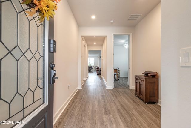 1094 River Falls Circle, Deland, FL 32720