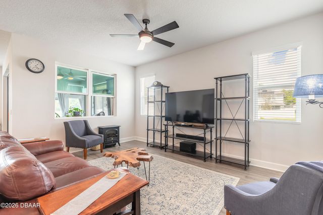 1094 River Falls Circle, Deland, FL 32720