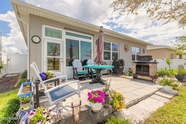 1094 River Falls Circle, Deland, FL 32720