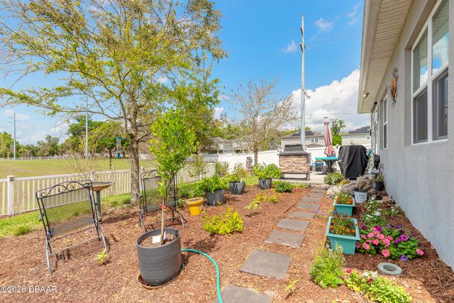 1094 River Falls Circle, Deland, FL 32720