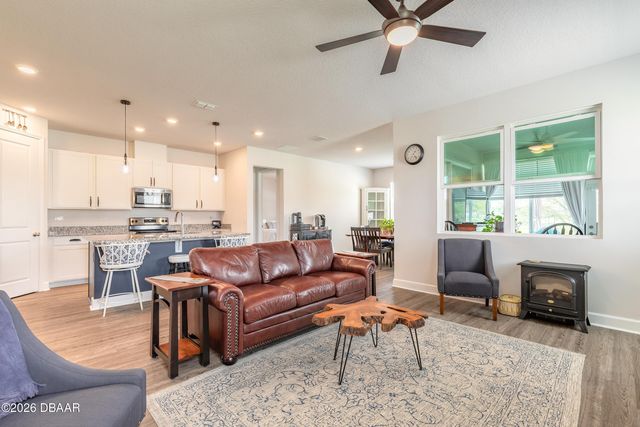 1094 River Falls Circle, Deland, FL 32720