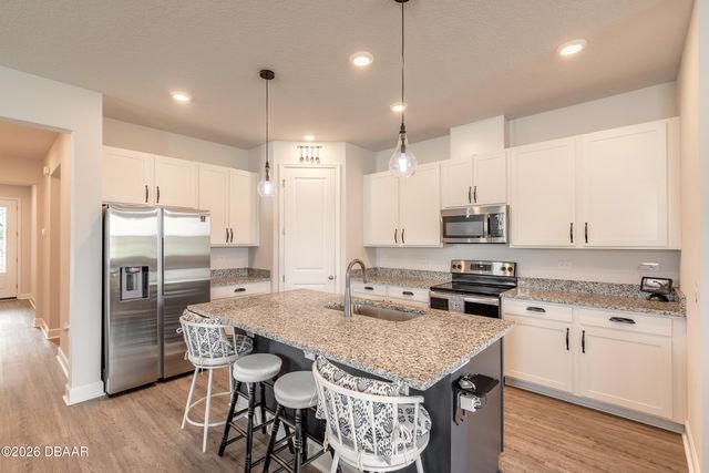 1094 River Falls Circle, Deland, FL 32720