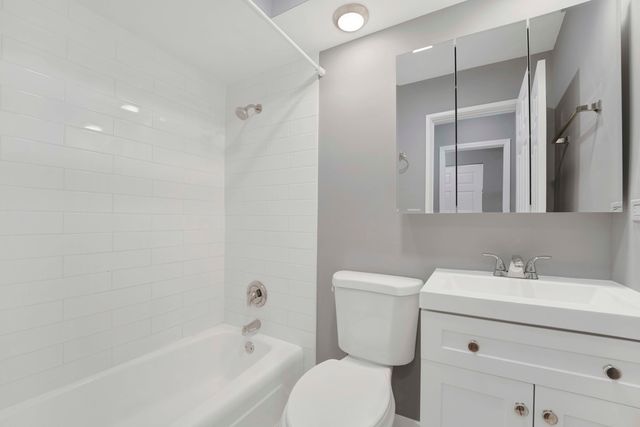 3161 N Cambridge Avenue 308, Chicago, IL 60657