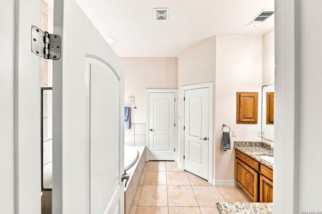 16502 Loma Landing, Helotes, TX 78023