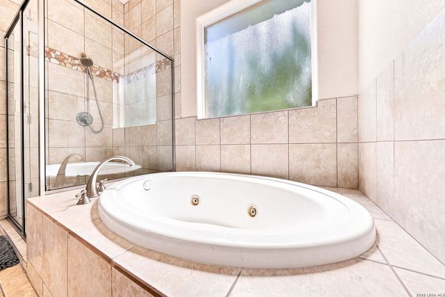 16502 Loma Landing, Helotes, TX 78023