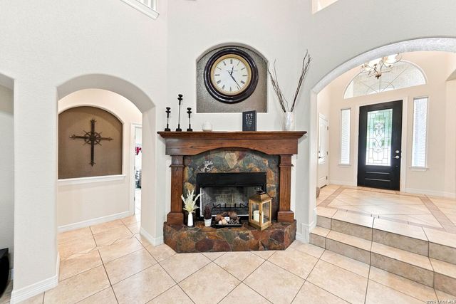 16502 Loma Landing, Helotes, TX 78023