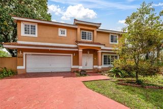 8724 NW 189th Ter, Hialeah, FL 33018
