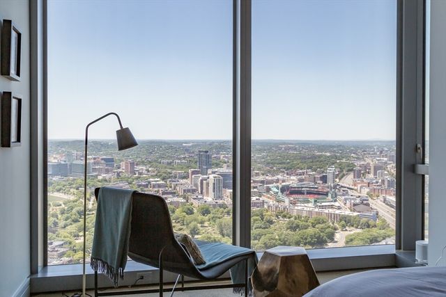 1 Dalton 4505, Boston, MA 02115