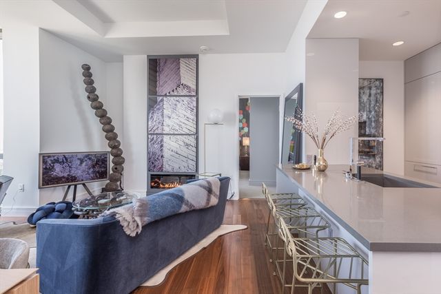 1 Dalton 4505, Boston, MA 02115