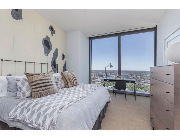 1 Dalton 4505, Boston, MA 02115