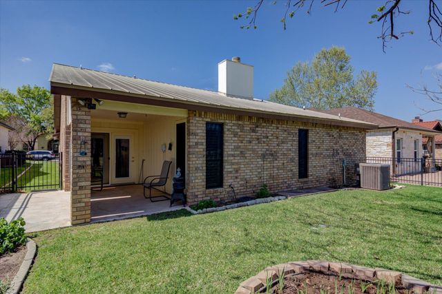 115 Firestone PL, Meadowlakes, TX 78654