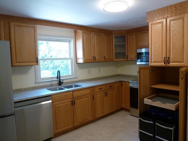 7 Dugan Rd, Ware, MA 01082
