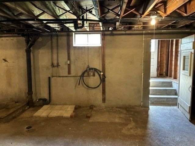 7 Dugan Rd, Ware, MA 01082