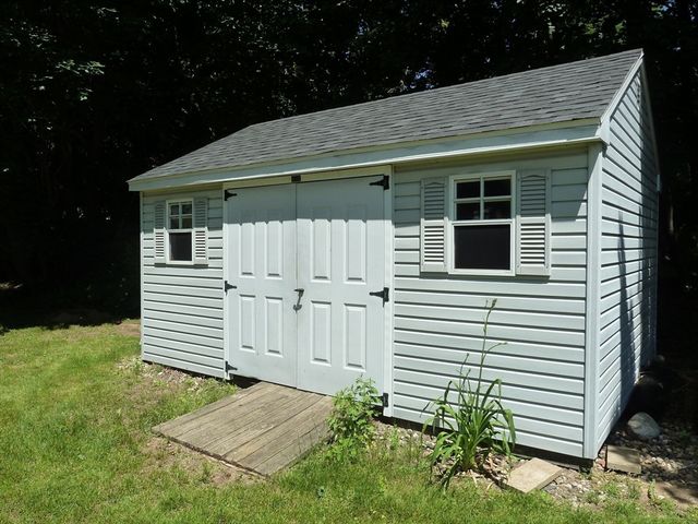 7 Dugan Rd, Ware, MA 01082