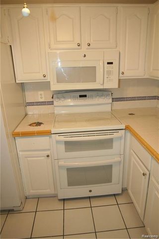 20871 E Glen Haven Circle, Northville, MI 48167