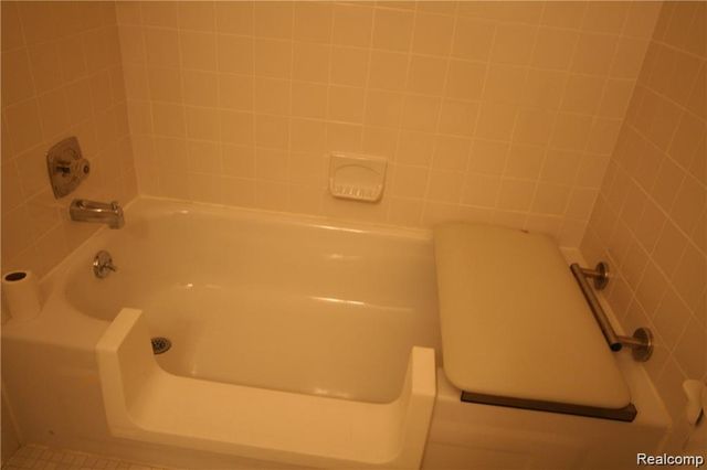 20871 E Glen Haven Circle, Northville, MI 48167