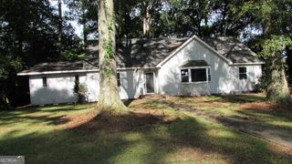 323 Lane Circle, Lagrange, GA 30240