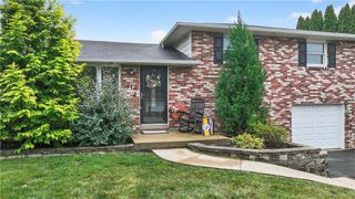 714 Courtview Dr, Hempfield Twp, PA 15601
