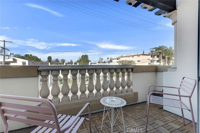 4832 Whitsett Avenue 301, Valley Village, CA 91607