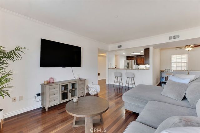 4832 Whitsett Avenue 301, Valley Village, CA 91607