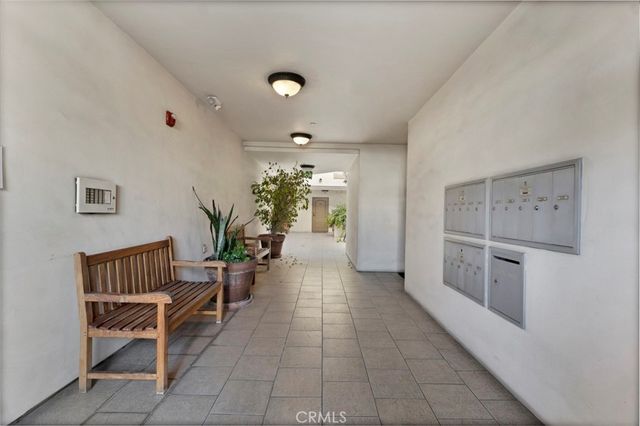 4832 Whitsett Avenue 301, Valley Village, CA 91607