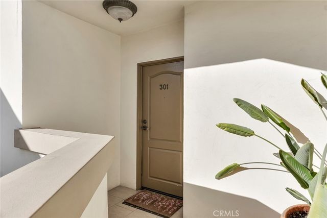 4832 Whitsett Avenue 301, Valley Village, CA 91607