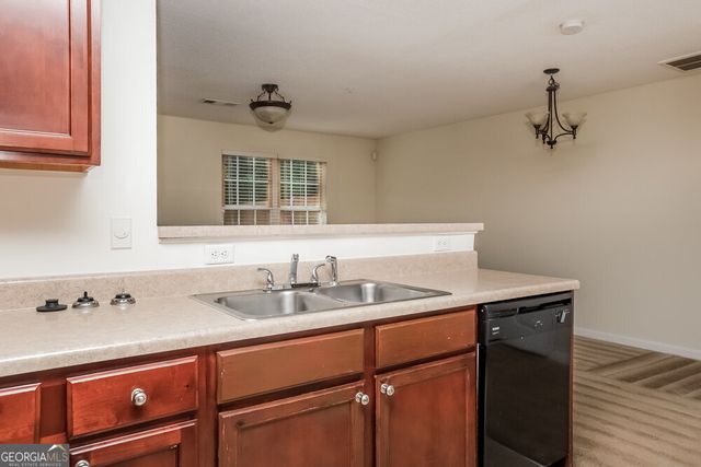 1752 Old Dogwood, Jonesboro, GA 30238